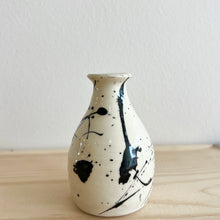 Load image into Gallery viewer, Emovere Vase-1

