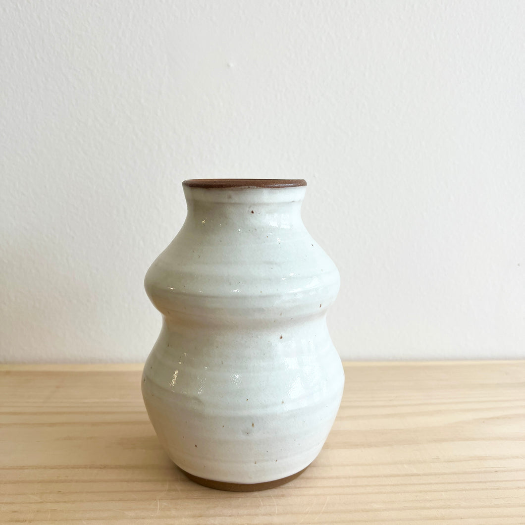 Medium Curvy Vase- Linen