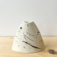 Load image into Gallery viewer, Triangle Vase- Emovere
