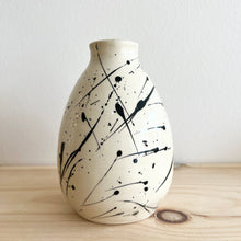 Load image into Gallery viewer, Emovere Vase- 3

