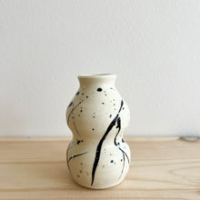 Load image into Gallery viewer, Emovere Vase-2
