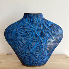 Load image into Gallery viewer, Bust Vase-Laurel
